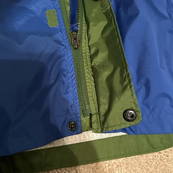 Marmot Kids PreCip Eco Jacket in Storm/Cilantro, size M.